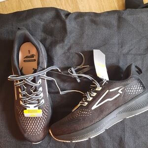 Womens Avia NWT size 9 Black AVIA Running Shoes Extra Cushion Odor Control